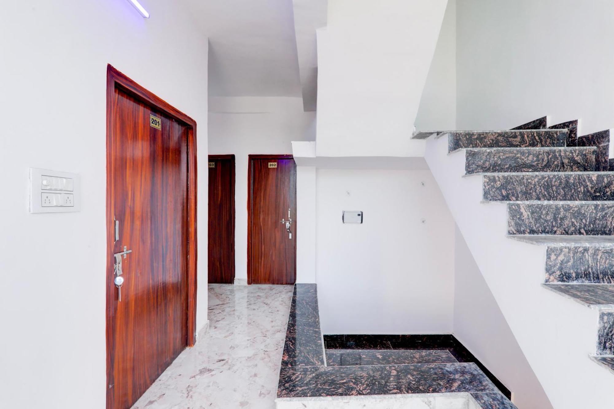 Hotel O Rn Chinhat 外观 照片